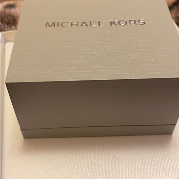 Michael kors padlock necklace - Picture 4 of 4